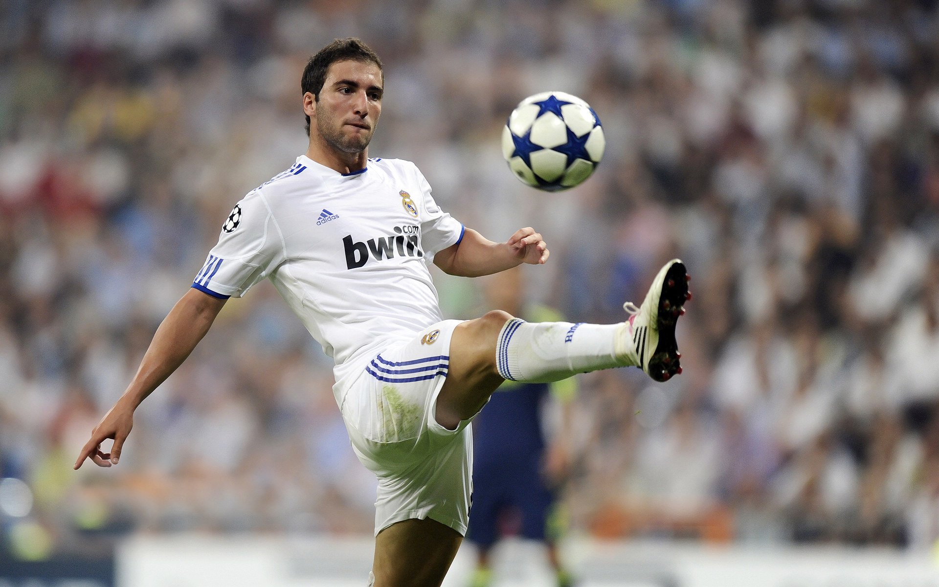 意甲联赛中途盘点:领头羊尤文表现稳健,意甲尤文足球